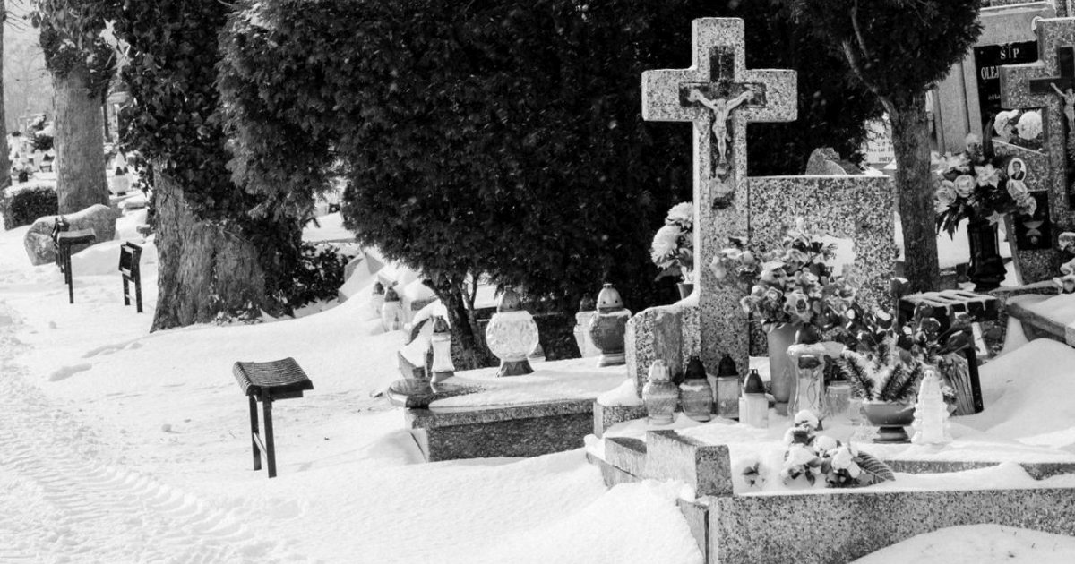 cemetery, graveyard, grave, tomb, burial site, headstone, gravestone, tombstone, cross, Christian cross, Orthodox cross, funeral monument, memorial stone, mausoleum, burial plot, grave maintenance, grave cleaning, grave restoration, memorial service, remembrance, commemoration, vigil candle, cemetery landscaping, funeral flowers, memorial garden, epitaph, monument restoration, cemetery care, heritage cemetery, memorial monument